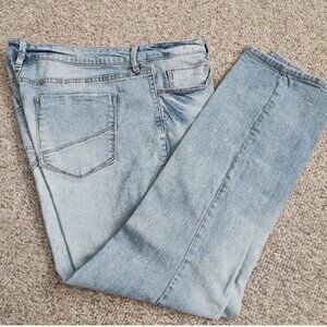 $ JustFab Light Wash Skinny Jeans | Size 30